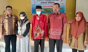 Lansia-di-Malangke-Terima-Bantuan-(1)