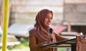 Indah-Putri-Baju-Dinas