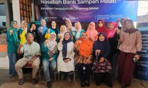 Bantuan alat untuk bank sampah melati2